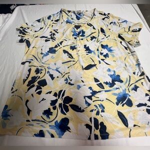 J M COLLECTION VIBRANT YELLOW AND BLUE 
PRINTED SHORT SLEEVE TOP. SIZE 3X.